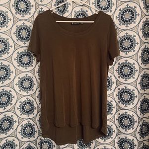 Versona green/olive color tee, size large